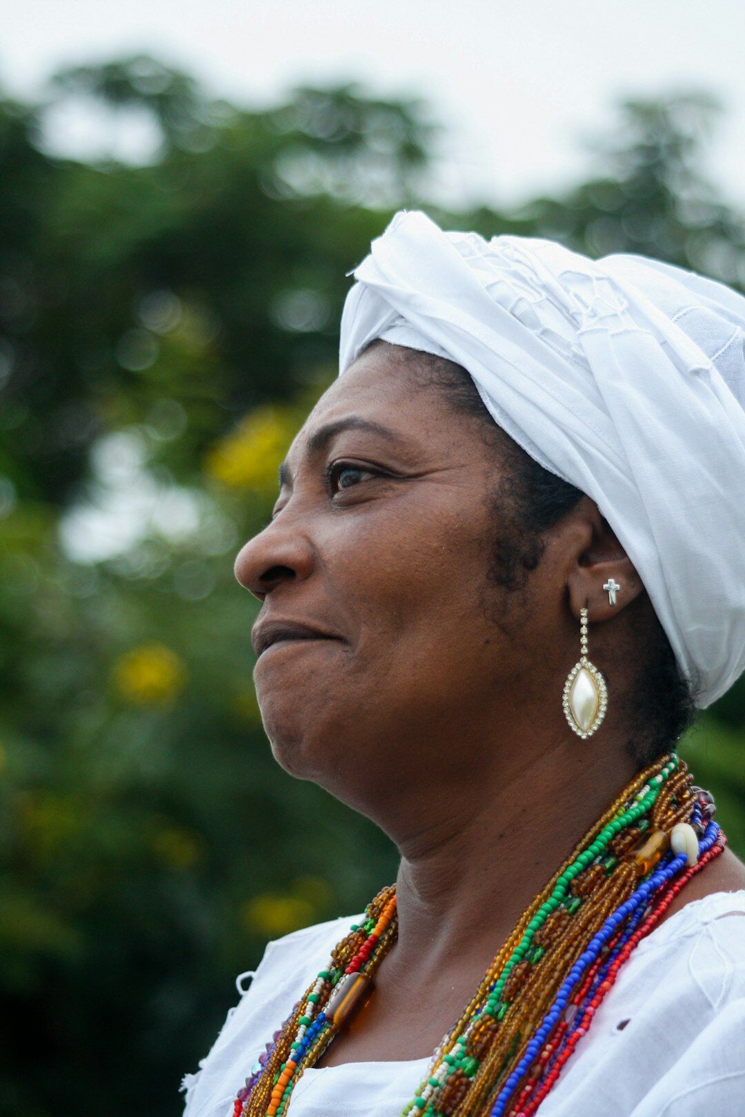 Brazilian woman speaking confidently to a small audience